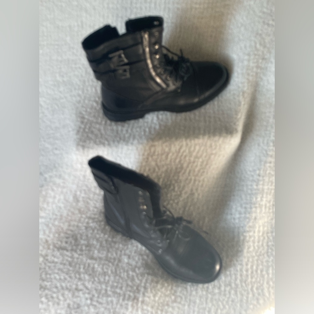 Women’s lace up boots